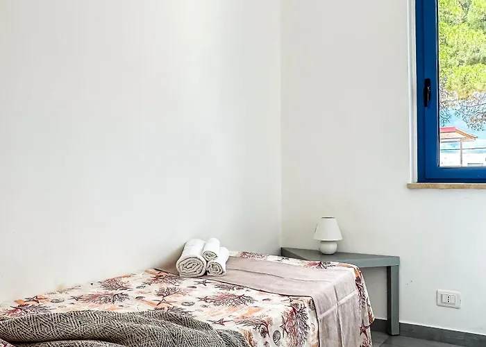 Semesterbostad Calalunga Pietragrande - Exclusive Shoreline Haven