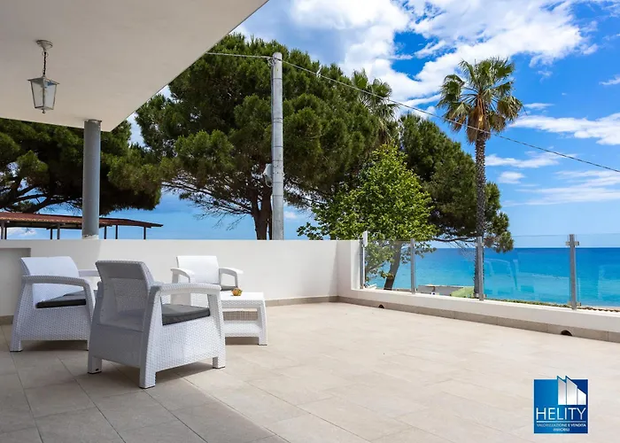 Semesterbostad Calalunga Pietragrande - Exclusive Shoreline Haven *