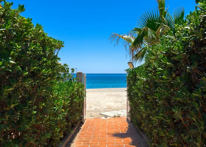 Calalunga Pietragrande - Exclusive Shoreline Haven