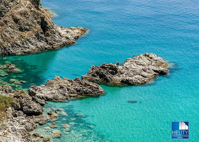 Semesterbostad Calalunga Pietragrande - Exclusive Shoreline Haven *