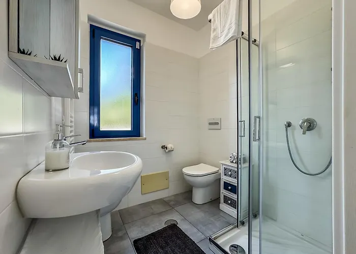 Calalunga Pietragrande - Exclusive Shoreline Haven Semesterbostad *