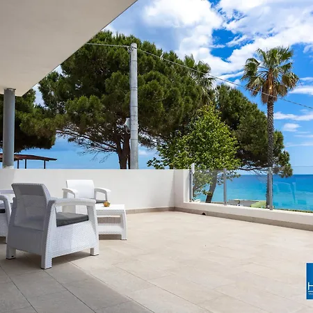 Semesterbostad Calalunga Pietragrande - Exclusive Shoreline Haven *