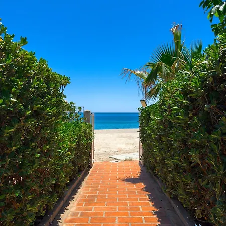 Calalunga Pietragrande - Exclusive Shoreline Haven