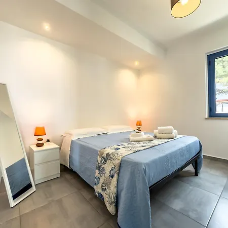 Semesterbostad Calalunga Pietragrande - Exclusive Shoreline Haven *